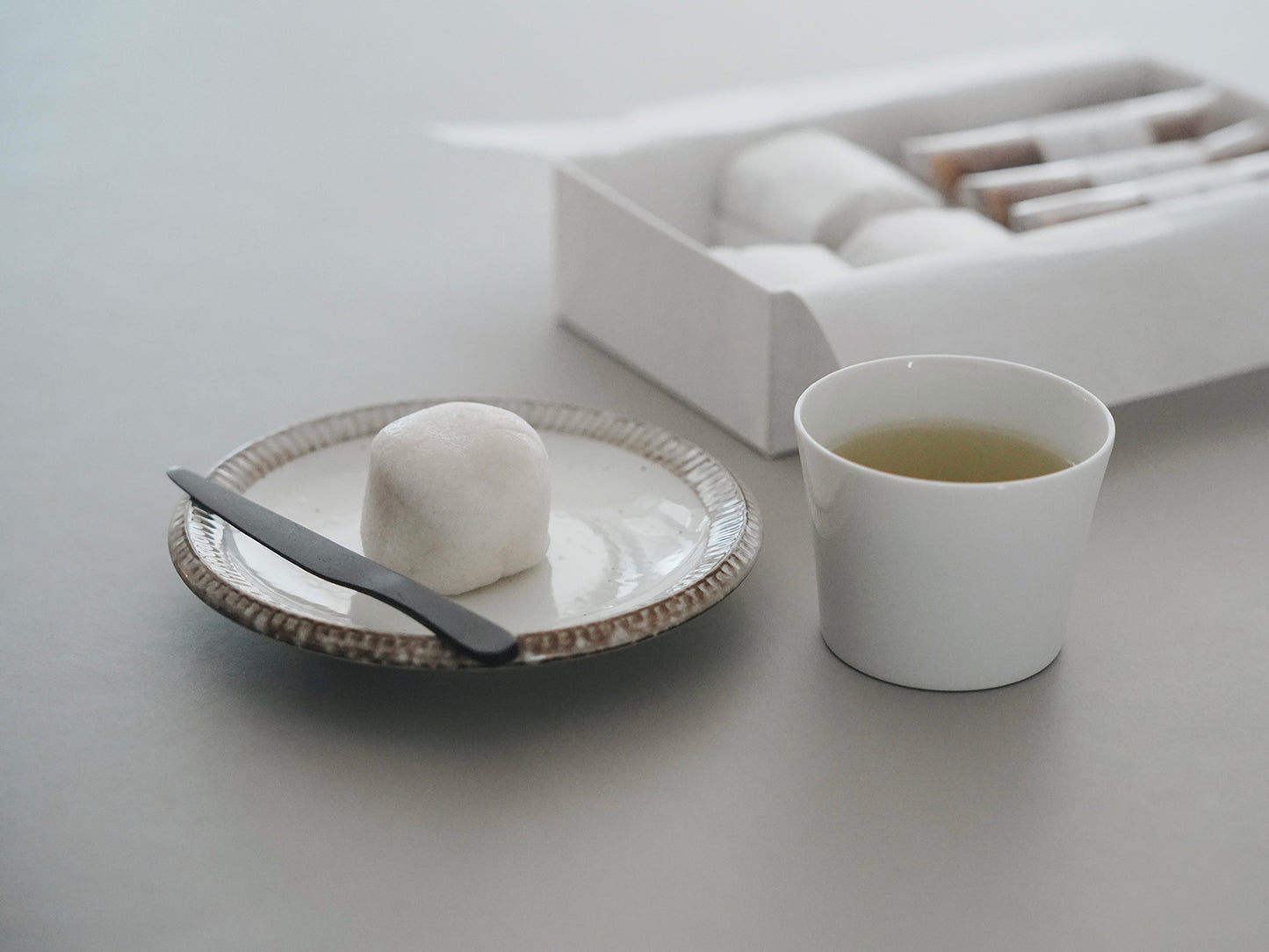 KOROMO table top / Pebble Grey Linoleum